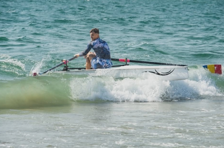 ce fac canotorii ieseni juniori la mare nu se bronzeaza ci iau medalii 68abc08186861