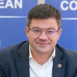 ce spune alexe despre microbuzele scolare achiztionate la suprapret cj iasi a facut aceste achizitii transparent respectand toate reglementarile legale 689bab6fe6582