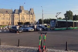 centrul iasului cucerit de mai multi tarani cu bmw care au vazut pentru prima data un tramvai video 68982e01d3b6f