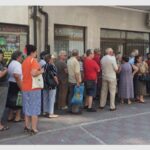 coada inventata reflexul iesenilor de a astepta chiar si cand nu e nevoie 68a2e4b4a4509