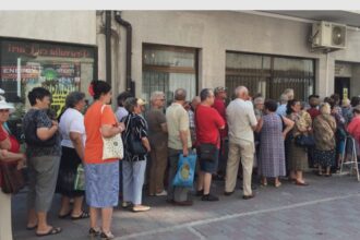 coada inventata reflexul iesenilor de a astepta chiar si cand nu e nevoie 68a2e4b4a4509