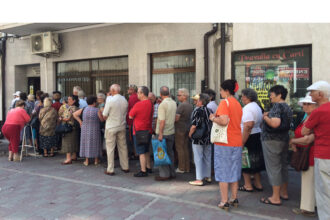 coada inventata reflexul iesenilor de a astepta chiar si cand nu e nevoie 68b428ffb8ac3