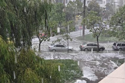 cod rosu de averse si vijelii in mai multe localitati din judetul iasi grindina a lovit puternic in mai multe zone video 68a8bb7024af8