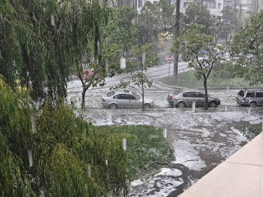 cod rosu de averse si vijelii in mai multe localitati din judetul iasi grindina a lovit puternic in mai multe zone video 68a8bb7024af8