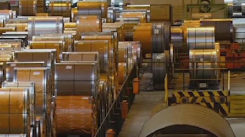 combinatul din hunedoara trimite sute de angajati in somaj 68b30ec406726