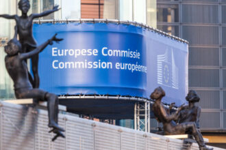 comisia europeana suspenda contramasurile la tarifele lui trump inca sase luni 6891f702b2e6d