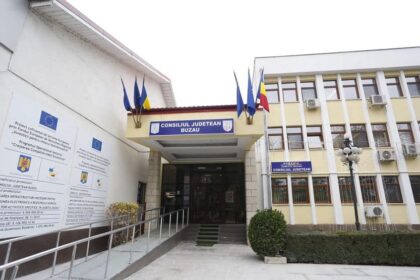 consiliul judetean buzau a cerut suspendarea contractului pentru achizitia microbuzelor electrice in valoare de 61 de milioane de lei 689d90b685840