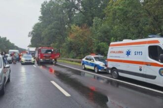 copiii care s au aruncat imbratisati in fata unui tir aveau 13 respectiv 15 ani motivul tulburator pentru care si ar fi pus capat zilelor 68a588e463324