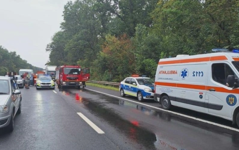 copiii care s au aruncat imbratisati in fata unui tir aveau 13 respectiv 15 ani motivul tulburator pentru care si ar fi pus capat zilelor 68a588e463324