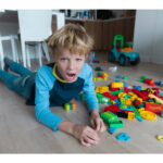 copiii din iasi epuizati inainte de scoala vacante fara odihna joaca pe telefoane pana noaptea tarziu si agende sufocante 689998c6644a9