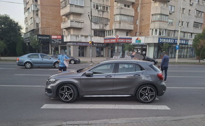 culmea tupeului cum a rezolvat o soferita din iasi problema parcarii direct pe trecerea de pietoni 68b0906ea2d55