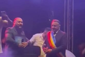 dani mocanu recompensat cu o diploma de excelenta de primarul unei comune din bistrita nasaud zeci de mii de euro pe o petrecere cu manelisti 68a2fa9a869d1