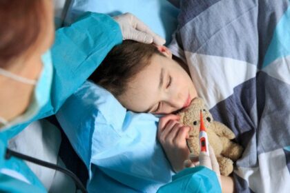 de 6 ori mai multi copii cu covid 19 in iulie fata de luna iunie la grupa 0 9 ani care este explicatia acestei cresteri si ce simptome au copiii 6896ebf5a276d