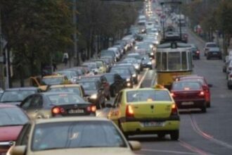 dezastrul din traficul iesean generat de inceperea scolii doua treimi din elevii din zona metropolitana nu invata in localitatile de domiciliu 6899e14a70f4e