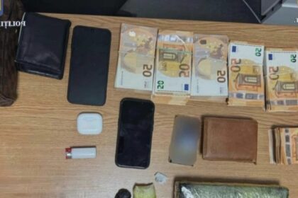 diicot ancheteaza patru barbati din dolj pentru trafic de droguri au fost prinsi cu peste un kilogram de cocaina 68a5edeb694a4