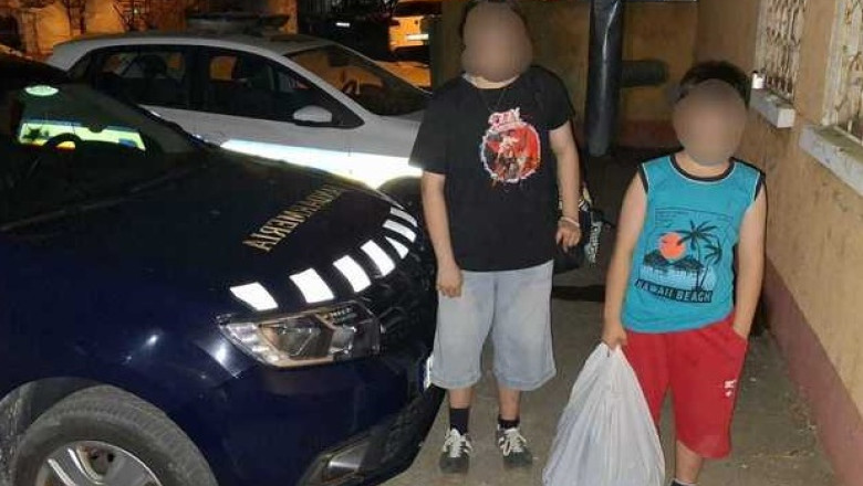 doi copii din mizil care nu au mai vrut sa stea in vacanta la bunici au plecat in toiul noptii spre casa unde i au gasit jandarmii 689dfad1e31da