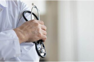 doi manageri de spitale de stat din valcea s au suspendat din functie la cererea prefectului intrucat ar fi condus in acelasi timp un spital privat 689aff2daa589