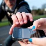 doi tineri retinuti la iasi pentru talharie au smuls telefonul din mana unei tinere 689d316dbd83b