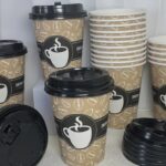 doua firme au ajuns sa se bata in instanta la iasi din cauza unor pahare de unica folosinta s a cerut o penalizare de 015 zi 68a746d14577c