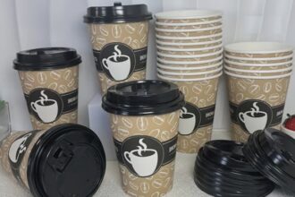 doua firme au ajuns sa se bata in instanta la iasi din cauza unor pahare de unica folosinta s a cerut o penalizare de 015 zi 68a746d14577c