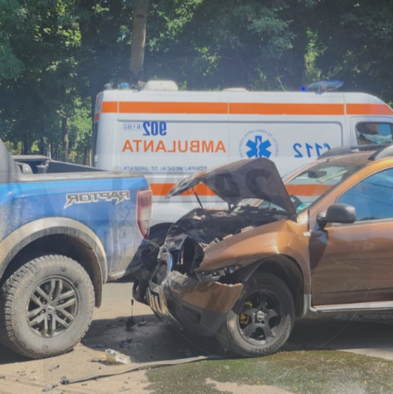 doua persoane au fost ranite intr un accident petrecut in centrul iasului 68a7167fbb28c