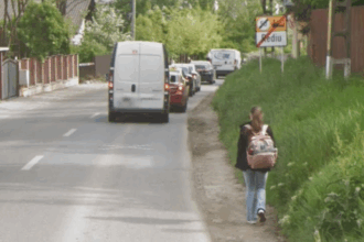 drum in modernizare la marginea iasului se fac si trotuarele cerute de ani de zile de localnici 689bf188ba4ad