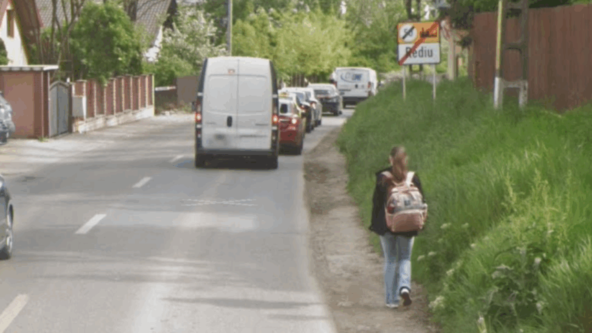 drum in modernizare la marginea iasului se fac si trotuarele cerute de ani de zile de localnici 689bf188ba4ad