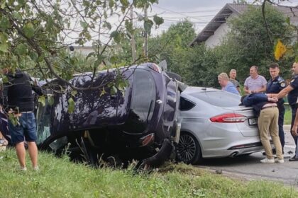 dupa o liniuta cu politia un tanar a fost incatusat in plina strada bonus a produs si un accident rutier 68a95eca16f66