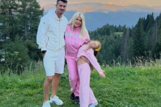 elena udrea si familia vizitati de un urs la sinaia ce a transmis pe retelele sociale 68a1e7b92890c