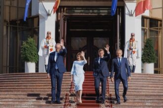 emmanuel macron si donald tusk au tinut discursuri in limba romana la chisinau viitorul republicii moldova este in uniunea europeana video 68b00ddff3a9b