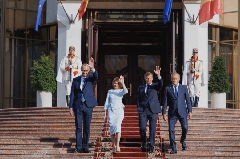 emmanuel macron si donald tusk au tinut discursuri in limba romana la chisinau viitorul republicii moldova este in uniunea europeana video 68b00ddff3a9b