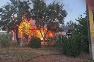 explozie urmata de incendiu intr o casa din botosani un barbat a ajuns la spital cu arsuri 68b3e5356e117