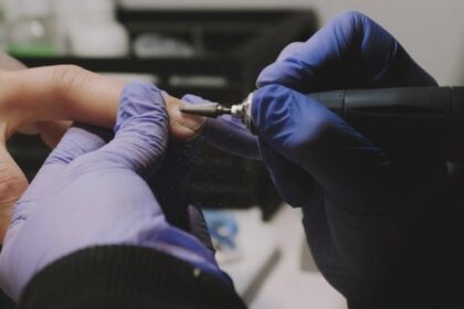 extensiile de unghii sunt complet interzise la admiterea in scolile de politie cum ajunge un detaliu estetic sa fie catalogat drept frauda 68a44ec3ab106