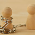 fiica unui barbat violent mi as fi dorit din toata inima sa cresc mai bine fara tata decat intr o familie distrusa cu scandaluri 689b974ed20d4