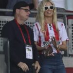 fotbal claudia schiffer este fan al echipei engleze brentford 68acadeb190ad