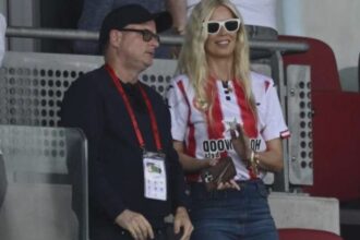 fotbal claudia schiffer este fan al echipei engleze brentford 68acadeb190ad
