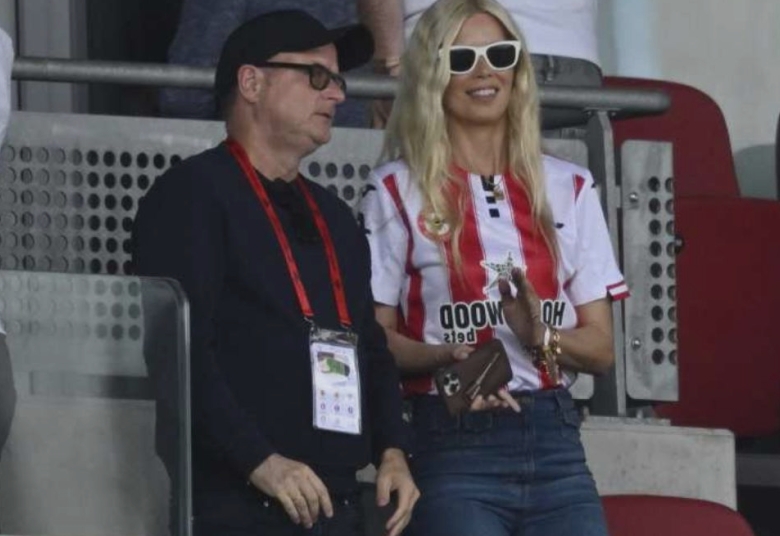 fotbal claudia schiffer este fan al echipei engleze brentford 68acadeb190ad