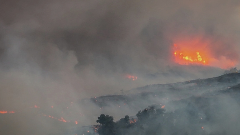 foto noi incendii devastatoare in turcia peste 250 de persoane au fost evacuate dintr o regiune turistica 68a1d180166af