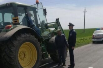 fuga cu tractorul de la locul accidentului cu victime la cioca boca totul s a produs din cauza unei improvizatii cu sarma care putea ucide doi soti 68aa6ac628127
