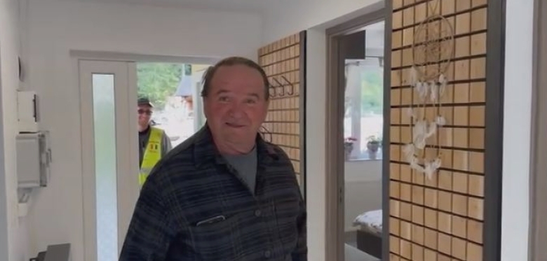 ieseanul bogdan tanasa a reconstruit la brosteni prima casa dupa inundatii 68acb4739b641