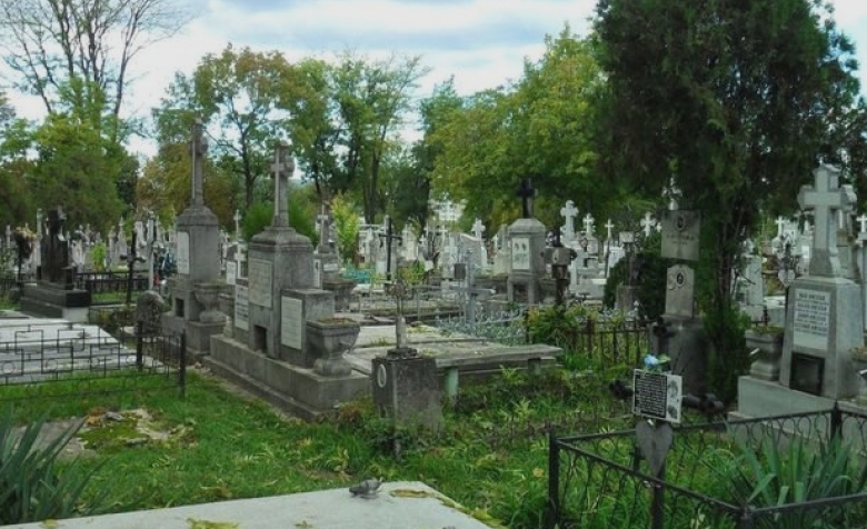 iesenii nu scapa de preturi mari si inflatie nici in lumea de apoi cel mai scump loc de veci a ajuns 25 000 euro care mai sunt preturile in cimitire 68b107ba4dcb9
