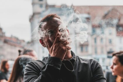 iesenii nu vor mai putea fuma in statii parcuri pentru copii si baze sportive 68a451aadd505