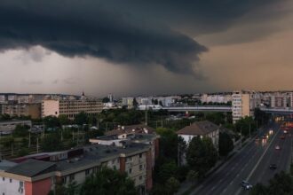 imagini spectaculoase cu norii furtunii de cod rosu care s a abatut asupra orasului 68a8b39daed5d