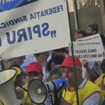 inca o zi de proteste ale cadrelor didactice din invatamantul preuniversitar la ministerul educatiei profesorii ameninta cu boicotarea inceperii anului scolar 68ac30758eb09