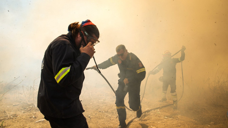 incendii in locuri turistice populare din grecia autoritatile au emis stare de alerta zonele afectate 689b58815b968