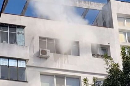 incendiu intr un bloc din iasi o femeie s a intoxicat cu fum iar 24 de persoane au fost evacuate video 688f1edace2b5