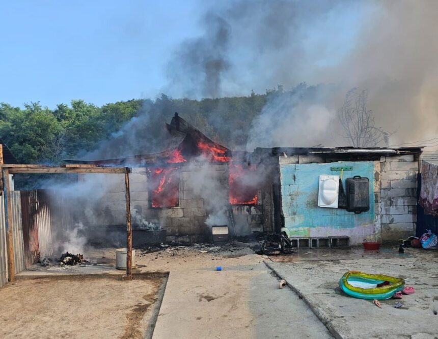 incendiu puternic pe strada cicoarei din iasi o locuinta mistuita de flacari 6891001451b7f
