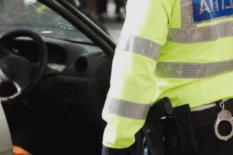 inchisoare cu suspendare pentru un sofer din alba iulia care a oferit 50 de lei politistului dupa ce a trecut pe rosu 68a6e7dcda5d8