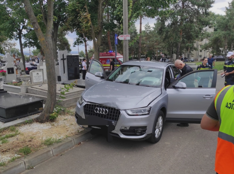 incident neobisuit azi la iasi tamponare in cimitir doua victime au ajuns la spital 68aae397e3331 1