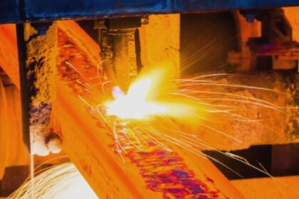 industria romaneasca se prabuseste greii siderurgiei trag obloanele si trimit oamenii in somaj tehnic 68b4a8a7b880f